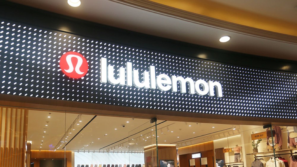 Lululemon store signage, Lululemon store, lululemon logo