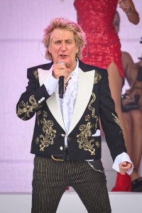 GLASTONBURY, ENGLAND - JUNE 29: (EDITOR'S NOTE: EDITORIAL USE ONLY - STRICTLY NO COMMERCIAL USE - NO USE IN PUBLICATION SOLELY OF ROD STEWART) Rod Stewart performs on the Pyramid Stage during day five of Glastonbury festival 2025 at Worthy Farm, Pilton on June 29, 2025 in Glastonbury, England. Established by Michael Eavis in 1970, Glastonbury has grown into the UK's largest music festival, drawing over 200,000 fans to enjoy performances across more than 100 stages. In 2026, the festival will take a fallow year, a planned pause to allow the Worthy Farm site time to rest and recover. (Photo by Leon Neal/Getty Images)
