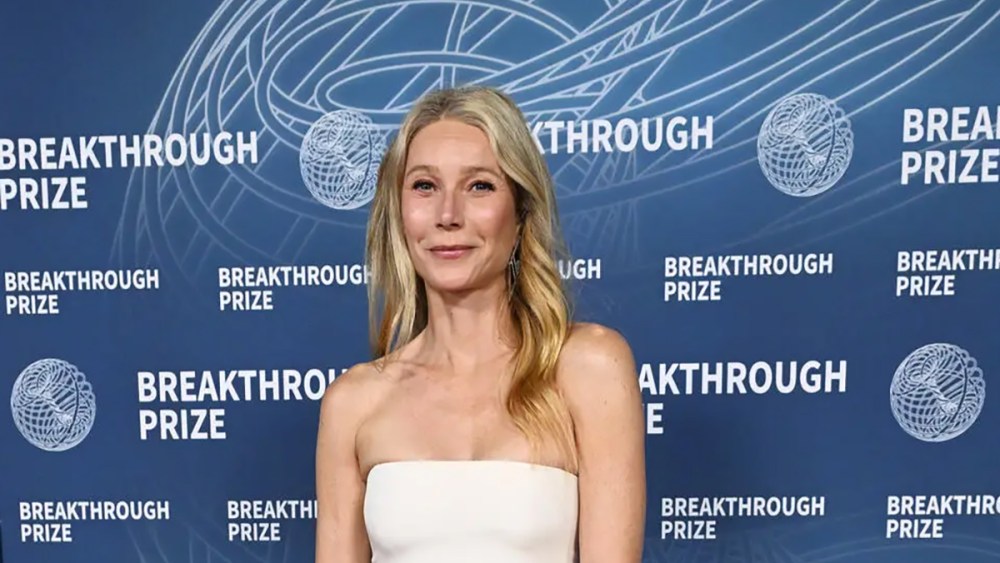 Gwyneth Paltrow blond hair loss attends the 11th Annual Breakthrough Prize Awards and Ceremony at the Barker Hangar in Santa Monica of Los Angeles, California, United States on April 5