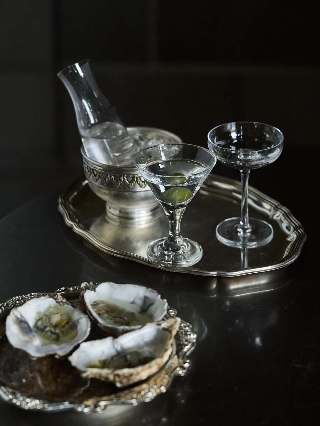 Meet Noisy Oyster, the Restaurant for Martinis, Oysters and Brutalistย Interiors