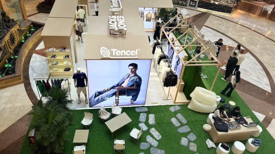 Jack & Jones created Spring/Summer 2025 pieces using TENCEL™ Lyocell that are not only fashionable but functional.