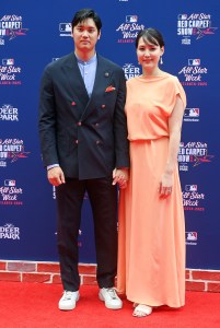 ATLANTA, GEORGIA - JULY 15: Shohei Ohtani #17 of the Los Angeles Dodgers and Mamiko Tanaka attend the 2025 MLB All-Star Game red carpet at Truist Park on July 15, 2025 in Atlanta, Georgia.  (Photo by Paras Griffin/Getty Images)