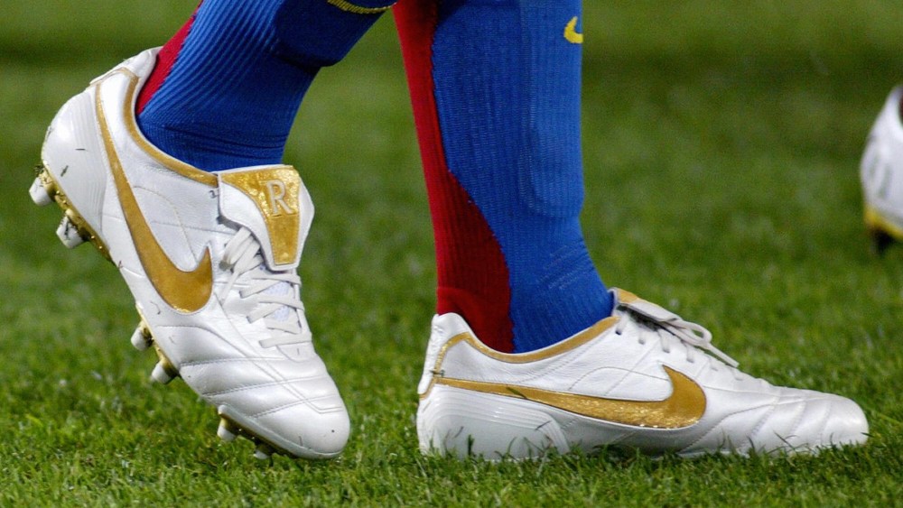 Barcelona, SPAIN:  FC Barcelona Brazilian player Ronaldinho is seen wearing real gold in his soccer shoes during his Spanish League football match against Zaragoza at the Camp Nou Stadium  in Barcelona, 01 October 2005. Nike has developed a special gold and white version of the shoes Ronaldinho normally wears. It will feature real 24-carat gold applied to the Nike logo. AFP PHOTO/CESAR RANGEL  (Photo credit should read CESAR RANGEL/AFP via Getty Images)