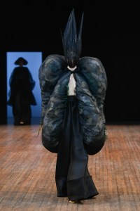 Viktor & Rolf Fall 2025 Couture at Couture Fashion Week