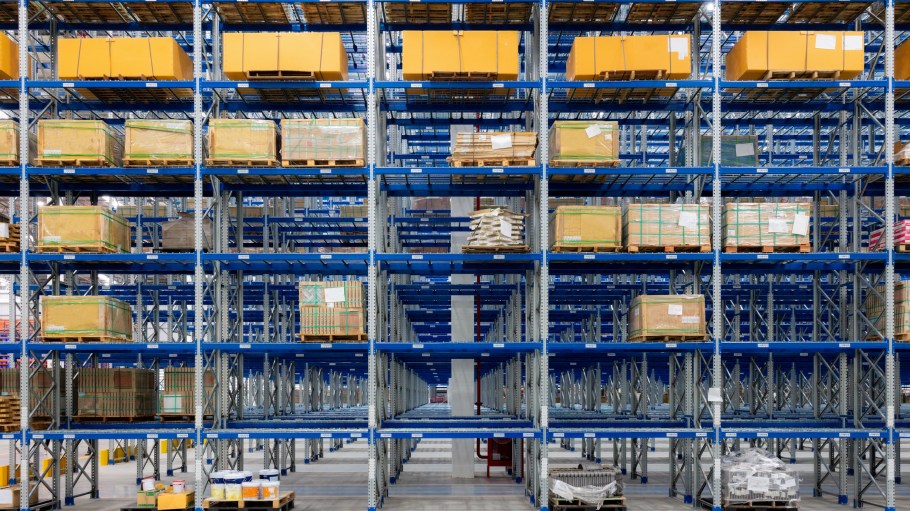 Businesses front-loaded goods ahead of tariffs but used existing space instead of signing new leases, pushing Q2 vacancy rates to their highest since 2014.