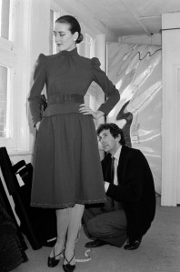 Victor Edelstein Fall 1980 Ready to Wear Advance Preview (Photo by Fairchild Archive/WWD/Penske Media via Getty Images)