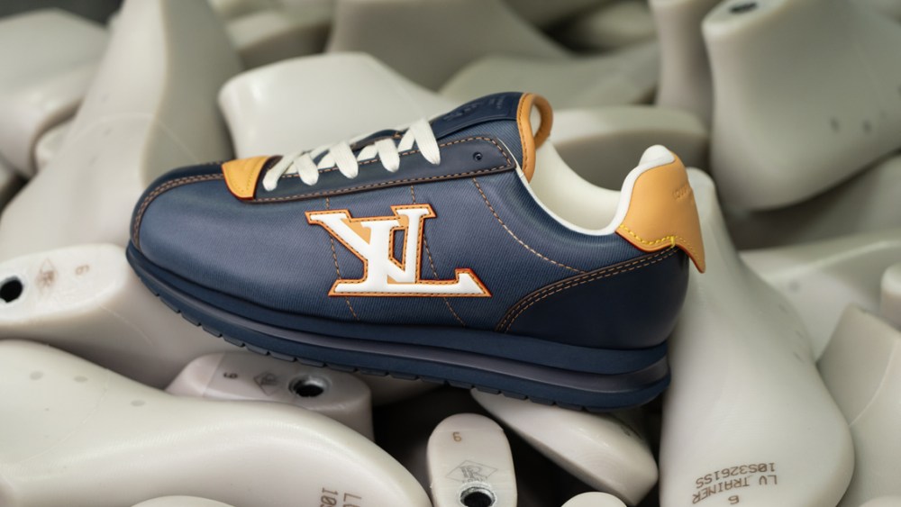 Louis Vuitton LV Buttersoft sneaker navy