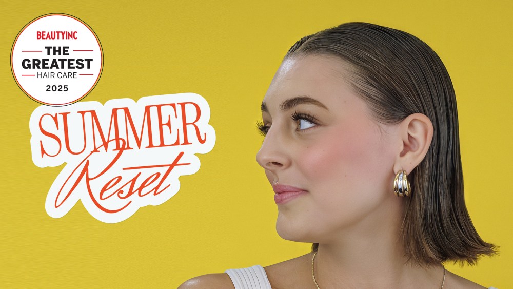 editor testing wet hair summer hair style wet hair look trend