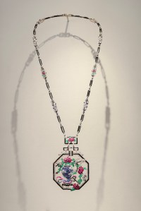 Long necklace, 1924 Can be worn shorter, detachable pendant Platinum, emeralds, rubies, sapphires, onyx, enamel, diamonds Van Cleef & Arpels Collection.