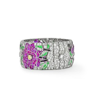 Entwined Flowers, Red and White Roses bracelet, 1924 Platinum, emeralds, rubies, onyx, yellow diamonds, diamonds Van Cleef & Arpels Collection.