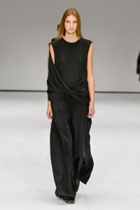 Cos Fall 2025 ready-to-wear collection at New York Fashion Week.
