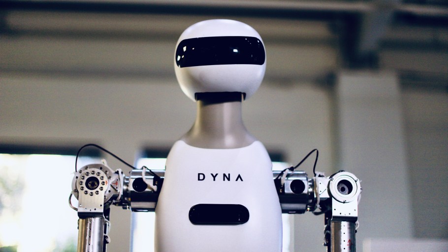 Dyna Robotics' robot.