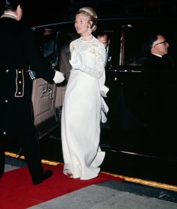 La duchesse de Kent en tenue de soirée, au Royaume-Uni. (Photo by KEYSTONE-FRANCE/Gamma-Rapho via Getty Images)