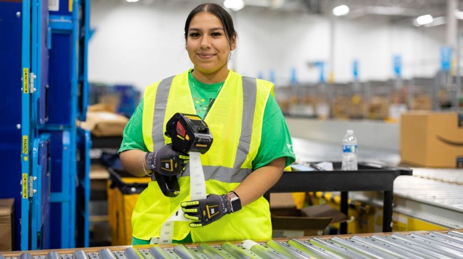 Amazon expects that an average employee's pay will hit $23 an hour.