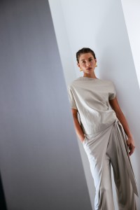 A look from the Donna Karan RTW Spring 2026 collection.