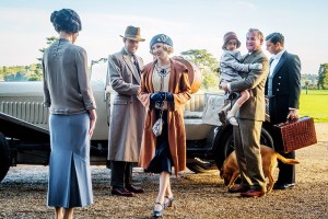 DOWNTON ABBEY, from left: Elizabeth McGovern, Harry Haddon-Paton, Laura Carmichael, Hugh Bonneville, Eva/Karina Samms, Hugh Bonneville,  Michael Fox, 2019. Ph: Jaap Buitendijk/ © Focus Features /courtesy Everett Collection