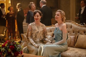 DOWNTON ABBEY: THE GRAND FINALE, (aka DOWNTON ABBEY 3), from left: Elizabeth McGovern, Laura Carmichael, 2025. ph: Rory Mulvey / © Focus Features / courtesy Everett Collection