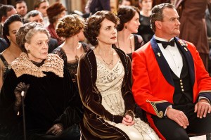 DOWNTON ABBEY, from left: Maggie Smith, Elizabeth McGovern, Hugh Bonneville, (Season 2, ep. 201, aired in the UK on Sept. 18, 2011/aired in the US on Jan. 8, 2012), 2010-2015. photo: Nick Briggs / ©Carnival Films for Masterpiece/PBS / Courtesy: Everett Collection