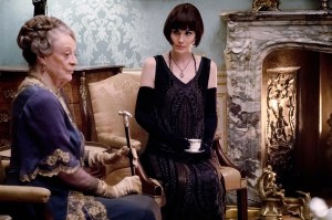DOWNTON ABBEY, from left: Maggie Smith, Michelle Dockery, 2019. Ph: Jaap Buitendijk / © Focus Features / courtesy Everett Collection