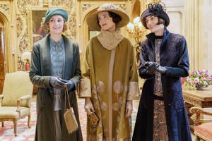 DOWNTON ABBEY, from left: Laura Carmichael, Elizabeth McGovern, Michelle Dockery, 2019. Ph: Liam Daniel / © Focus Features / courtesy Everett Collection