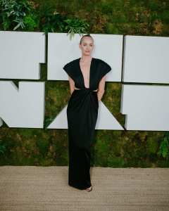 Amber Valletta