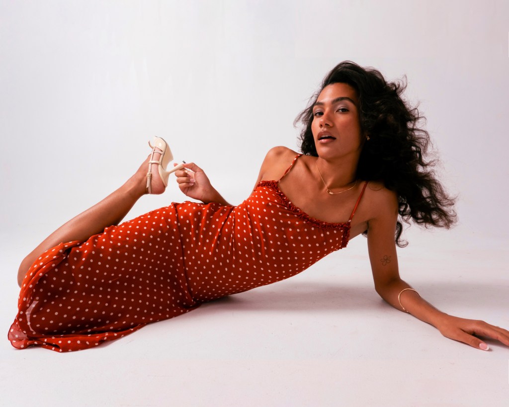 Olivia Dean on Love, Growth, and the Road to Arenaย Stardom
