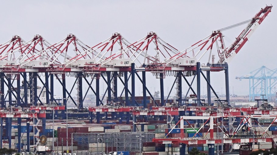 Imports declined 3.6 percent to 440,318 TEUs and exports decreased 8.3 percent to 95,960 TEUs.