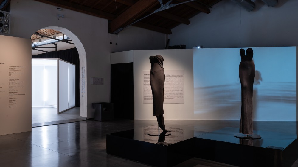 Inside “Azzedine Alaïa, Cristóbal Balenciaga, Sculptors of shape” exhibition