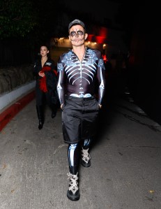 LOS ANGELES, CA - OCTOBER 31: Orlando Bloom is seen arriving to the Vas J Mrogan and Michael Braun 2025 annual Halloween party on October 31, 2025 in Los Angeles, California.  (Photo by Rachpoot/Bauer-Griffin/GC Images)