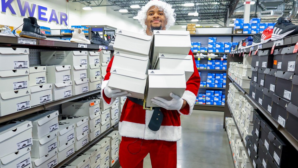 Micah Parsons, Academy's Holiday Donation, 2024