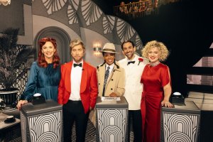 THE KELLY CLARKSON SHOW -- Episode A5033 -- Pictured: (l-r) Leanne Morgan, Lance Bass, Amber Ruffin, Joe Ayoub, Kelly Clarkson -- (Photo by: Weiss Eubanks/NBCUniversal)
