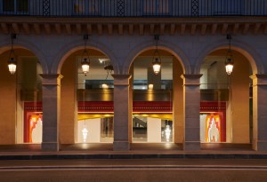 Outside view from Rue De Rivoli