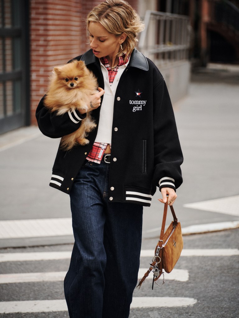 An image from the Tommy Girl campaign.  