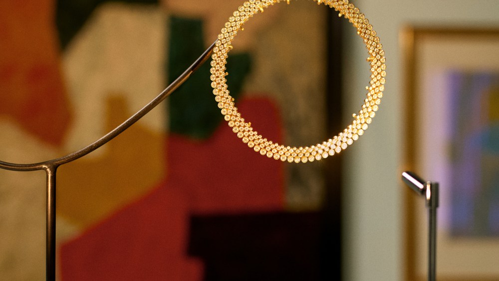 The Clique Cascade necklace with Serge Poliakoff's 1954 "Composition" painting. 