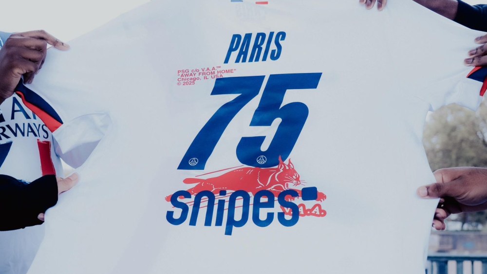 The limited-edition T-shirt celebrating the collaboration between Virgil Abloh Archive and Paris Saint-Germain.