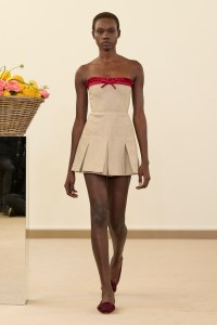 Giambattista Valli Spring 2026 Ready-to-Wear Collection at Paris Fashion Week