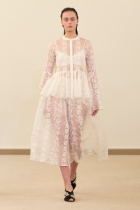 Giambattista Valli Spring 2026 Ready-to-Wear Collection at Paris Fashion Week