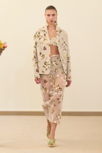 Giambattista Valli Spring 2026 Ready-to-Wear Collection at Paris Fashion Week