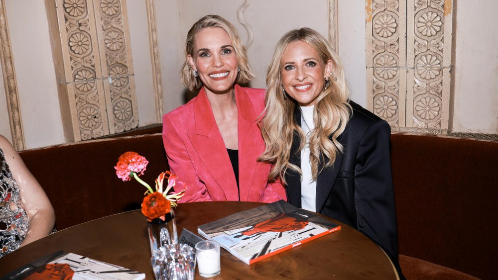 Leslie Bibb and Sarah Michelle Gellar