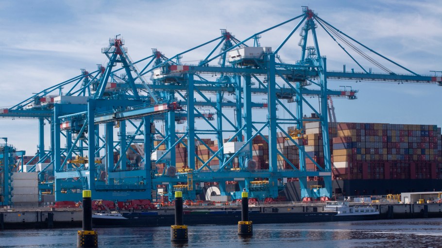 Dockworkers and harbor pilots temporarily return to work after court orders and national walkouts, but congestion at the twin gateways may linger into November.