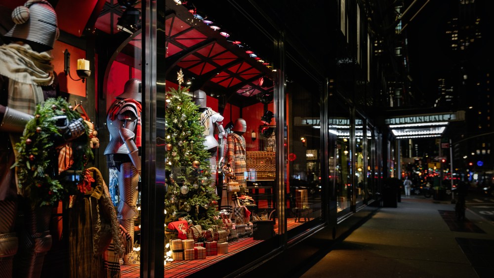 Bloomingdales X Burberry Holiday Windows