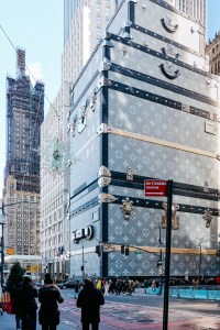 A look at Black Friday shopping around New York for the 2025 holiday season