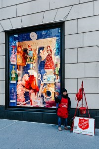 A look at Black Friday shopping around New York for the 2025 holiday season