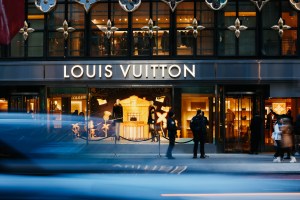 A look at Black Friday shopping around New York for the 2025 holiday season