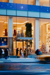 A look at Black Friday shopping around New York for the 2025 holiday season
