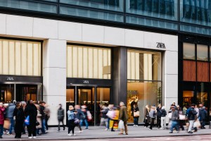 A look at Black Friday shopping around New York for the 2025 holiday season