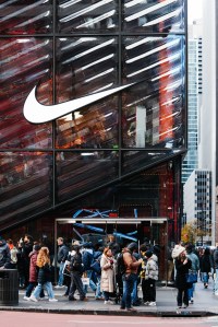 A look at Black Friday shopping around New York for the 2025 holiday season