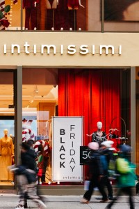 A look at Black Friday shopping around New York for the 2025 holiday season