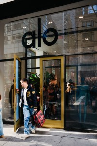 A look at Black Friday shopping around New York for the 2025 holiday season