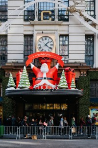 A look at Black Friday shopping around New York for the 2025 holiday season
